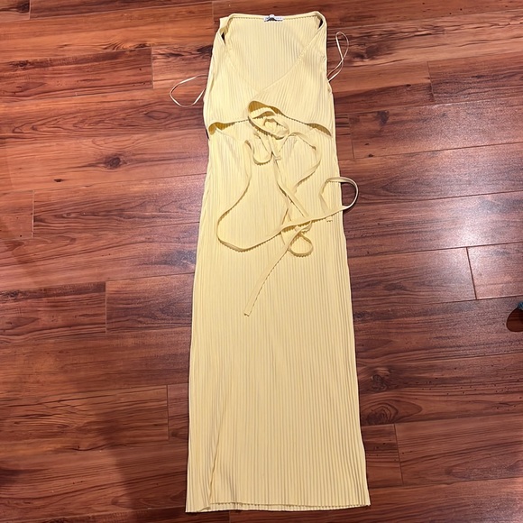 Zara CUT OUT DRESS - Picture 3 of 4